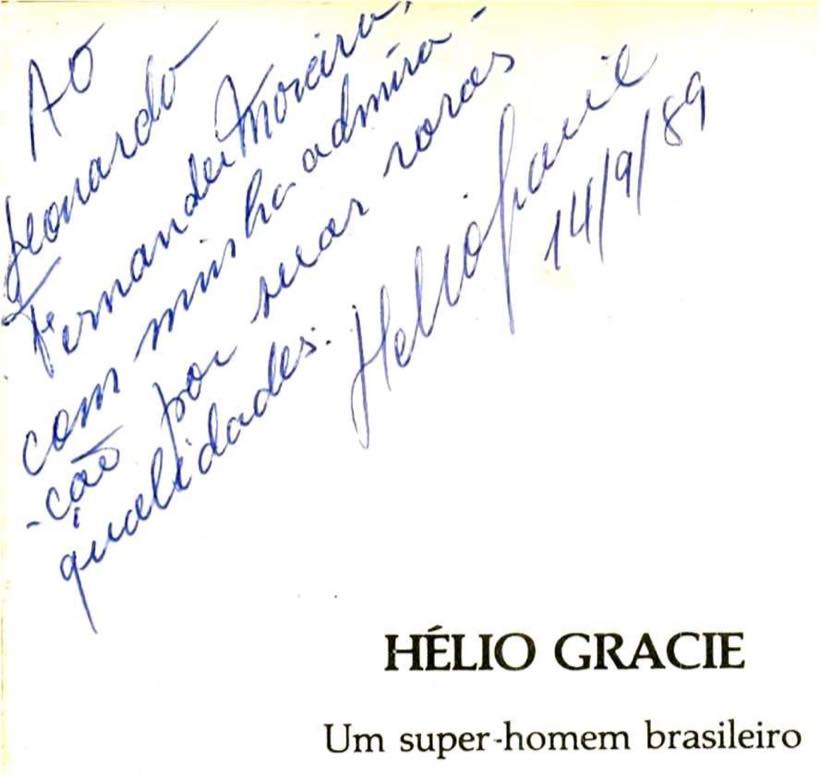Dedicatória manuscrita a caneta azul, assinada por Hélio Gracie e datada de 14 de setembro de 1989, na folha de rosto do livro “Hélio Gracie — Um super-homem brasileiro”.